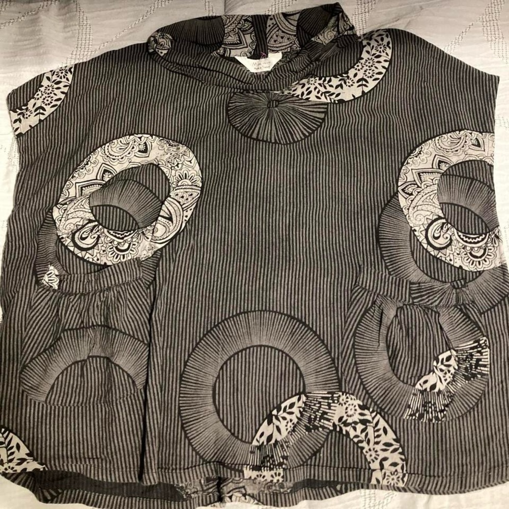 Elegant Striped Women's Blouse with Circular Patterns